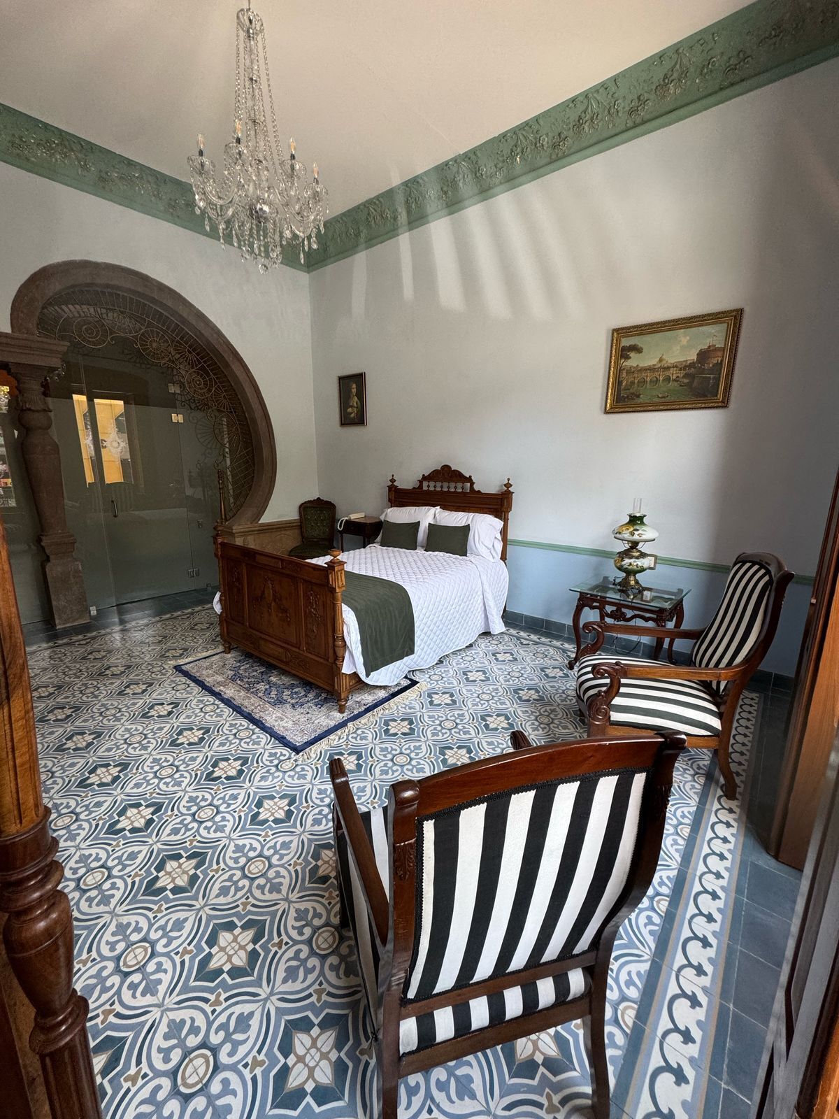 Habitación Confort, 1 habitación, vista a la ciudad | Ropa de cama de alta calidad y caja de seguridad en la habitación 