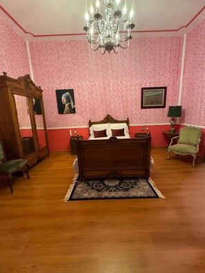 Rom – comfort, 1 soverom, byutsikt | Sengetøy av topp kvalitet, safe på rommet og strykejern/-brett