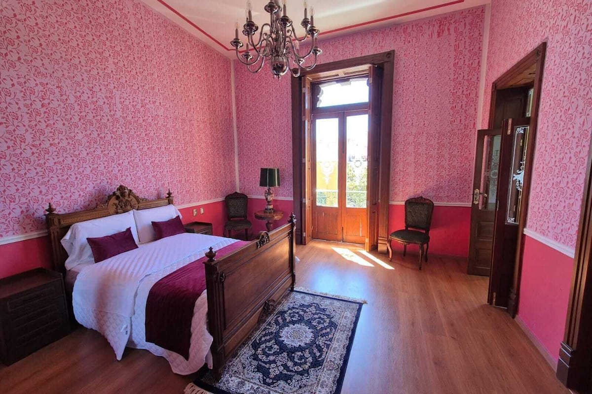 Comfort Room, 1 Bedroom, City View