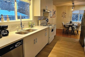 Micro-ondes, four, plaque de cuisson, lave-vaisselle