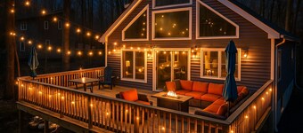 Luxurious Chalet w/Hot Tub~Game &Movie Room~Lake/Pool Access