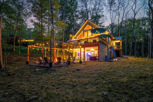 Chalet w/Dome~Hot Tub~Game/Movie Room~Lake/Pool Access