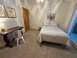 3 soverom, skrivebord, strykejern/-brett og wi-fi (inkludert)