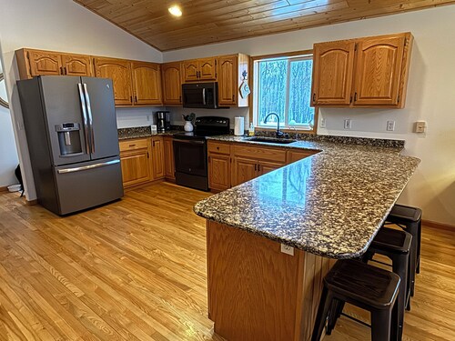 New! Tranquil Country Getaway - fitness space+fireplace+near lakes