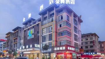 المنشأة من الخارج