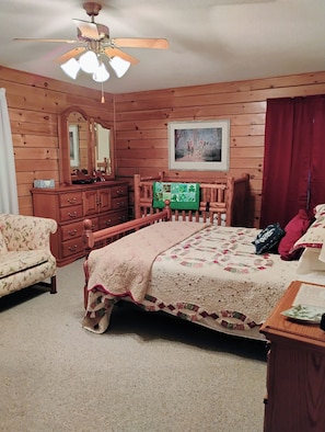 2 Schlafzimmer, Bügeleisen/Bügelbrett, Bettwäsche