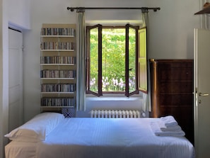 2 Schlafzimmer, Schreibtisch, Bügeleisen/Bügelbrett, kostenloses WLAN