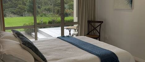 2 habitaciones, tabla de planchar con plancha, wifi y ropa de cama