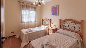 4 quartos, ferros/tábuas de passar roupa, Wi-Fi