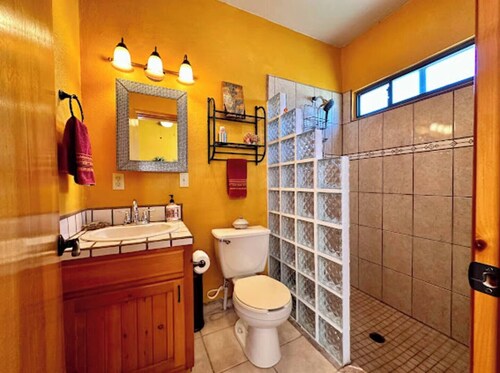 Charming 1-BR house, Bahía la Choya, Starlink WiFi, AC, roof deck, dog friendly