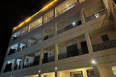 Amani Oasis-furnished 1BR Apartment,Restaurant & Bar,Rooftop terrace, game drive