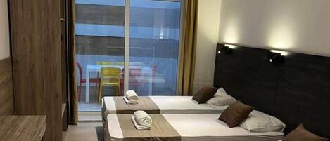 Iron/ironing board, WiFi, bed sheets