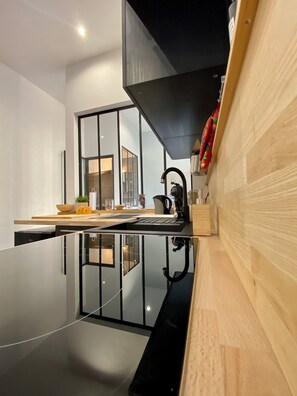 Fridge, microwave, stovetop, dishwasher