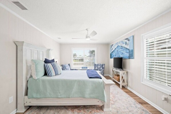 4 bedrooms, WiFi, bed sheets