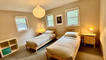 3 bedrooms, desk, free WiFi, bed sheets