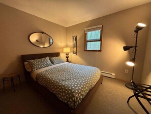 3 bedrooms, desk, free WiFi, bed sheets