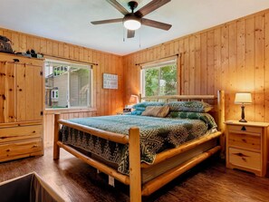 4 bedrooms, iron/ironing board, travel cot, free WiFi