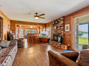 Smart TV, fireplace, DVD player