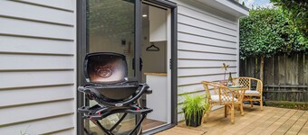 Charming Rotorua Cabin Relaxation Amidst Stunning Landscapes!