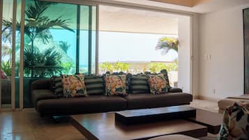 Family Apartment, Beach View | Living area