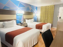 标准房, 2 张双人床, 无烟房 | 办公桌、笔记本电脑工作区、免费 WiFi、床单