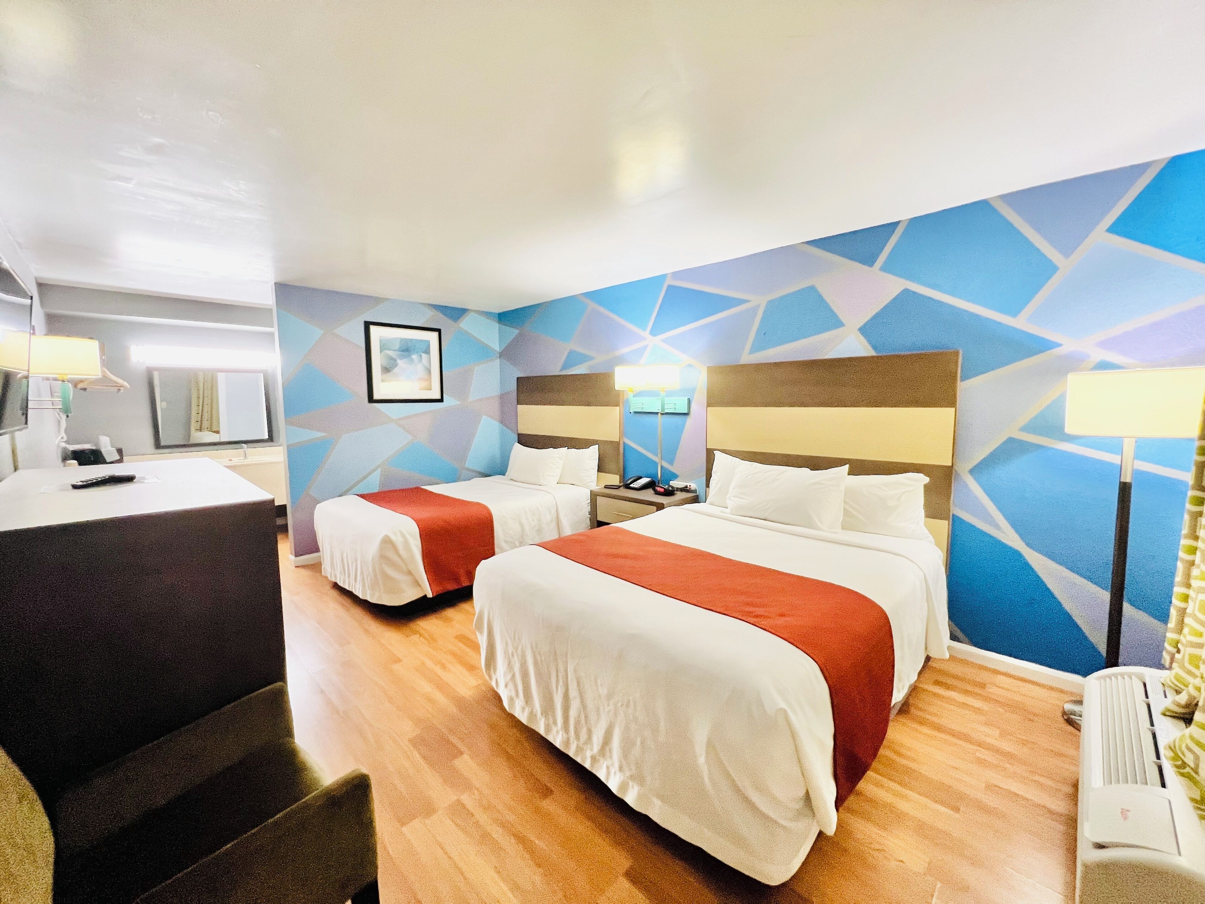 Habitación estándar, 2 camas dobles, no fumadores | Escritorio, espacio para trabajar con un portátil, wifi gratis