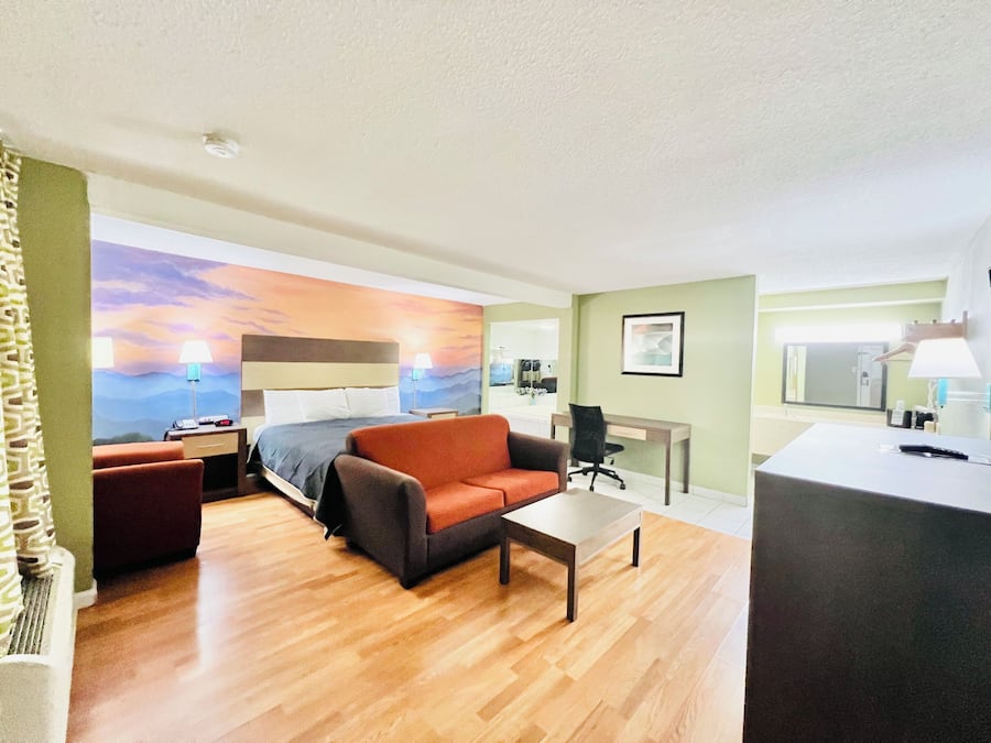 Habitación superior, 1 cama de matrimonio grande, no fumadores | Escritorio, espacio para trabajar con un portátil, wifi gratis