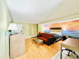 Escritorio, espacio para trabajar con laptop y wifi gratis 