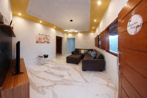 Smart TV - Mining House. Perfect for the rest your family deserves. (Nova Viçosa)