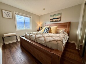 2 bedrooms, desk, iron/ironing board, free WiFi