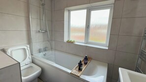 Haartrockner, Handtücher, Toilettenpapier