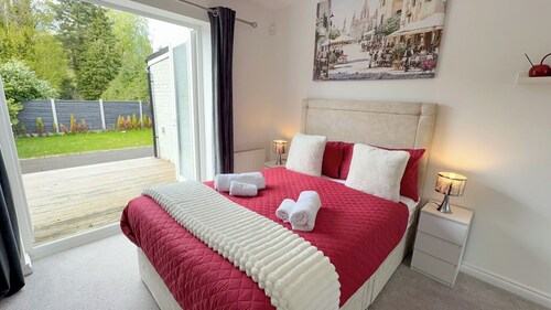 Stylish Stay on St Mary’s Road- 4-bedroom house in lovely Manchester with WiFi