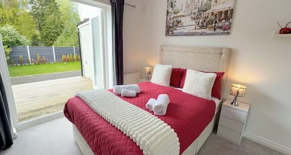 Stylish Stay on St Mary’s Road- 4-bedroom house in lovely Manchester with WiFi