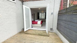 4 bedrooms, iron/ironing board, WiFi