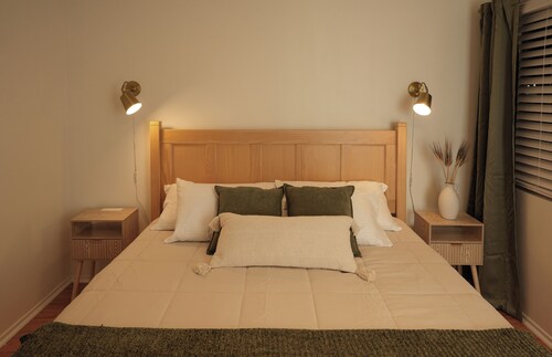 Sleek 2BR - 2 King Beds Townhome, Surf City Huntington Beach- Disney& Beach