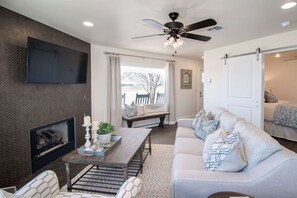 Smart TV, fireplace - The Judy: Romantic Wine Trail Haven with Hot Tub (Fredericksburg)