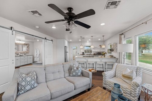 The Judy: Romantic Wine Trail Haven with Hot Tub