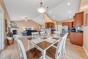 Dining - 1056 - 4 Bedroom Golf View Home at Mariners SML (Bedford County)