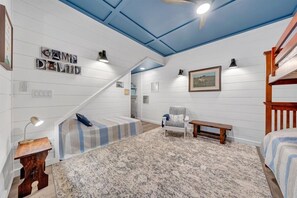 4 bedrooms, iron/ironing board, travel crib, WiFi - 1056 - 4 Bedroom Golf View Home at Mariners SML (Bedford County)