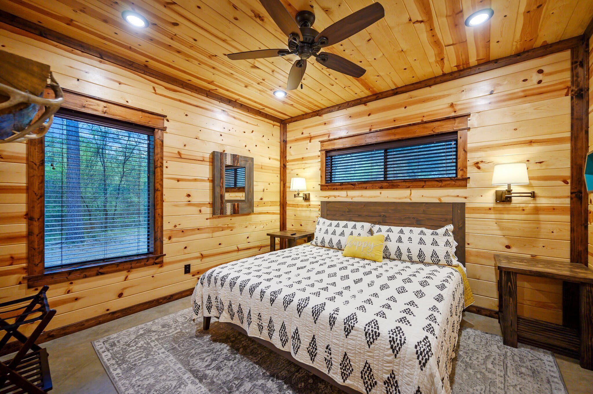 3 bedrooms, individually decorated, individually furnished, bed sheets