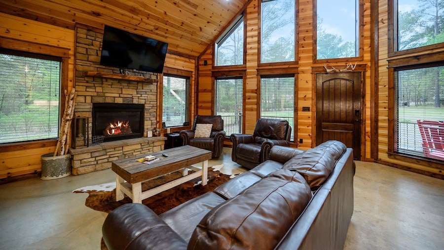 Sugar Mama Cabin for 10!