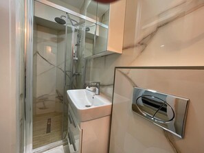 Kostenlose Toilettenartikel, Haartrockner, Handtücher, Seife