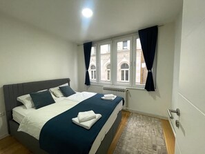 1 bedroom, desk, iron/ironing board, WiFi