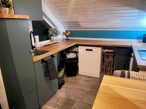 Micro-ondes, four, plaque de cuisson, lave-vaisselle