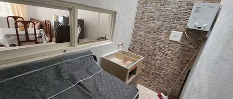 1 chambre, fer et planche Ă repasser, Wi-Fi, draps fournis