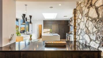 Family House, City View | Private kitchen | Full-sized fridge, microwave, oven, stovetop