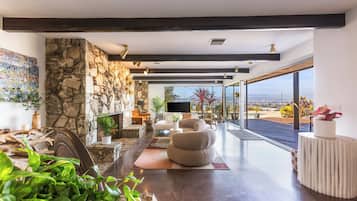 Family House, City View | Living area