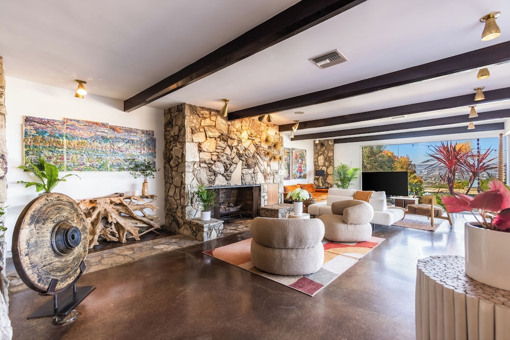 Stylish Hillside Retreat With Pool & Views - Beverly Hills, CA