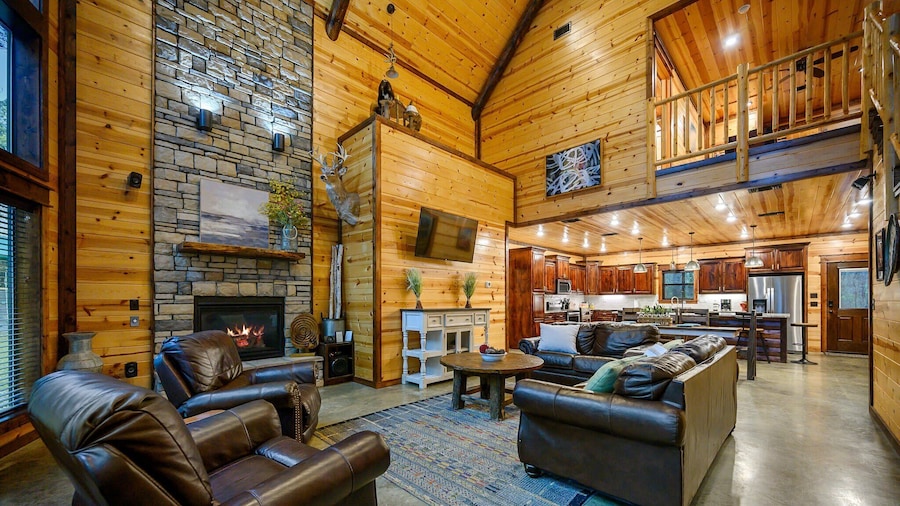 Sugar Daddy Cabin for 13!