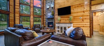Sugar Daddy Cabin for 13!